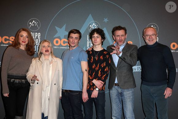 Sarah Stern, Isabelle Nanty, Pierre Lottin, Théo Fernandez, Jean-Paul Rouve et Olivier Baroux au 19ème Festival International du film de Comédie de l'Alpe d'Huez, le 13 Janvier 2016. 

Photo : Dominique Jacovides / Bestimage