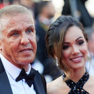 Samy Naceri, qui est à retrouver ce mardi sur TF1 dans le premier volet de la saga culte "Taxi", file le parfait amour avec sa compagne Sofia Athéna

Samy Naceri et sa compagne Sofia Athena - Montée des marches du film « Elémentaire » pour la cérémonie de clôture du 76ème Festival International du Film de Cannes, au Palais des Festivals à Cannes © Jacovides-Moreau / Bestimage