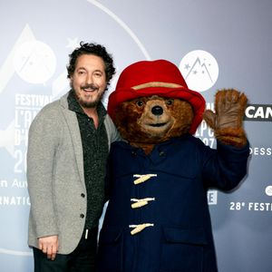Le mari d'Amandine et papa de Tado, né en 2007, a laissé un très beau souvenir à ses voisins.

Guillaume Gallienne et Paddington - Photocall dans le cadre de la soirée de clôture de la 28ème édition du Festival international du film de comédie de l'Alpe d'Huez le 18 janvier 2025. © Dominique Jacovides / Bestimage