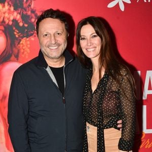 Malgré tout, Arthur s'est envolé vers la Polynésie française pour des vacances avec son épouse Mareva Galanter et leur fille Manava, 10 ans.
Arthur et Mareva Galanter au concert de Mareva Galanter au théâtre Music-Hall Show l'Alhambra à Paris, le 23 novembre 2023.
© Veeren/Bestimage