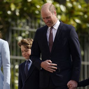 Ils ont choisi de passer du temps en famille avant que les enfants ne retournent à l'école", a déclaré une source proche de la famille au "Mirror"

Kate Middleton, le prince William et George et Charlotte à la messe donnée pour Pâques au château de Windsor le 17 avril 2022 / Photo by Andrew Matthews/PA Wire/ABACAPRESS.COM