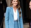 À son arrivée, Kate Middleton a pris le temps de saluer et d’échanger avec de nombreux habitants et enfants.

Son Altesse Royale, Catherine, Princesse de Galles (Catherine (Kate) Middleton, princesse de Galles), visite de 2 jours en Italie. À son arrivée à la mairie de Reggio Emilia, elle est accueillie par le maire de la ville, Marco Massari, le 13 mai 2026. © GoffPhotos/Bestimage