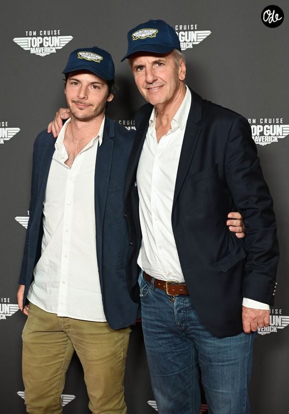Marié à Anne de Savignac, Bernard de la Villardière est le père de quatre enfants : Caroline, née en 1987, Marc, né en 1988, Rémy, né en 1992, et Nicolas, né en 1993.

Bernard de La Villardière avec son fils Nicolas - Avant-première du film "Top Gun Maverick" à l'UGC Normandie à Paris le 19 mai 2022. © Coadic Guirec/Bestimage