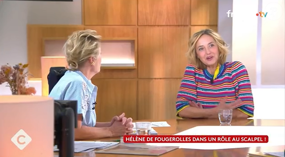 Hélène de Fougerolles dans l'émission C à vous le 24 mars 2025