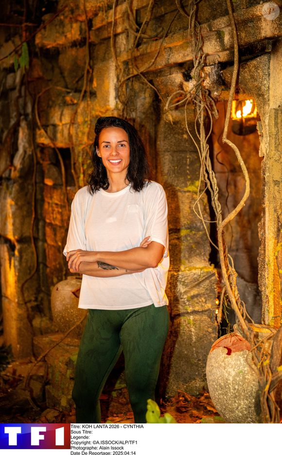 Cynthia dans "Koh-Lanta : les reliques du destin".