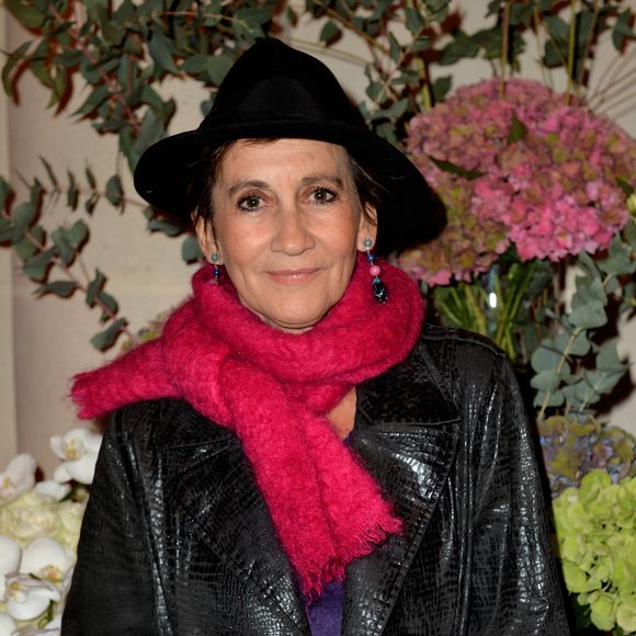 Caroline Loeb a connu un succès fulgurant, dans les années 1980. Tandis qu'elle vivait de petits rôles au cinéma et au théâtre, son titre "C'est la ouate" la propulsera tout en haut du Top 50.

Caroline Loeb - Inauguration du nouvel hôtel 5 parisien au cœur du Triangle d’Or "Les Jardins du Faubourg" à Paris. © Veeren/Bestimage