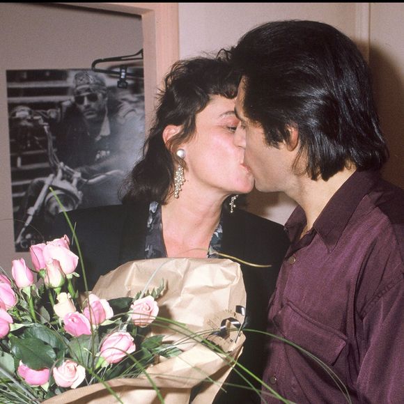 "Ma femme m’a fait homme et père, elle est ma complice" déclarait l'acteur dans "Psychologies Magazine" en 2014

Gérard Lanvin et son épouse Jennifer à la générale de Pièces détachées" en 1989 © agence Bestimage