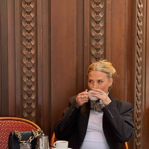 Kelly Vedovelli est enceinte de jumeaux.