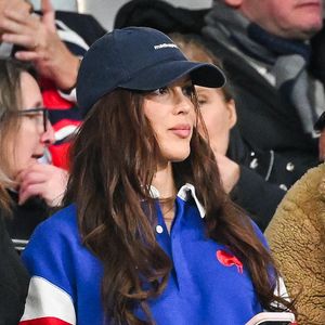Iris Mittenaere s’est rendue à Edinburgh pour soutenir Antoine Dupont lors du Six Nations Championship.

Iris Mittenaere dans les tribunes du match d'ouverture du Tournoi des six nations : France-Irlande (36-14) au Stade de France à Saint-Denis. Photo par Zuma Press / Bestimage