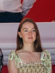 Rassurée par l'état de son père, la fille de Caroline de Monaco, Alexandra de Hanovre peut souffler auprès de son fiancé et tout son clan