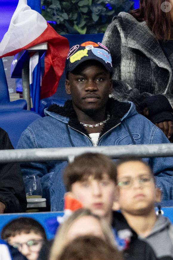 Son camarade et adversaire Jungeli a confirmé qu'elle n'était pas du tout en forme.

Jungeli (danse avec les stars 2025) - Célébrités dans les tribunes du quart de finale de la Ligue des Nations de l'UEFA 2025 "France - Croatie (2-0 / tab 5-4)" au Stade de France à Saint-Denis le 23 mars 2025. © Cyril Moreau/Bestimage