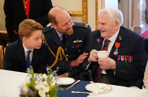 Le prince George de Galles,Le prince William, prince de Galles - Les membres de la famille royale britannique assistent à la célébration du 80ème anniversaire de la fin de la Seconde guerre mondiale (VE80 Tea Party) au palais de Buckingham, à Londres, au Royaume-Uni, le 5 mai 2025. 

© Yui Mok/WPA-Pool / Julien Burton / Bestimage