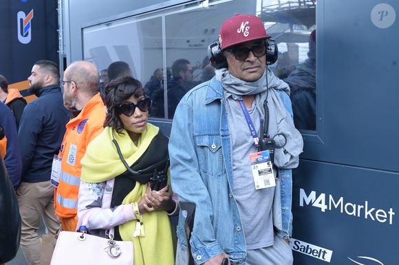 Yannick Noah et sa compagne Malika, enceinte. lors des "24H du Mans 2024", le 15 juin 2024. © Rachid Bellak/Bestimage