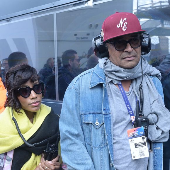Yannick Noah et sa compagne Malika, enceinte. lors des "24H du Mans 2024", le 15 juin 2024. © Rachid Bellak/Bestimage