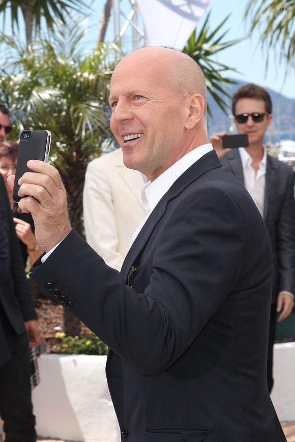 Bruce Willis - Photocall du film "Moonrise Kingdom" pendant le 65ème festival du film de Cannes, le 16 mai 2012. (BORDE-MOREAU / BESTIMAGE).