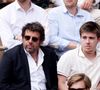 Et d'ajouter : "Merci mon Oscar pour le cadeau que tu es pour moi et pour chaque personne qui a la chance de croiser ta route. Joyeux anniversaire".

Patrick Bruel et ses fils Oscar et Léon dans les tribunes lors des Internationaux de France de Tennis de Roland Garros 2025. Paris, le 1er Juin 2025. © Dominique Jacovides/Bestimage