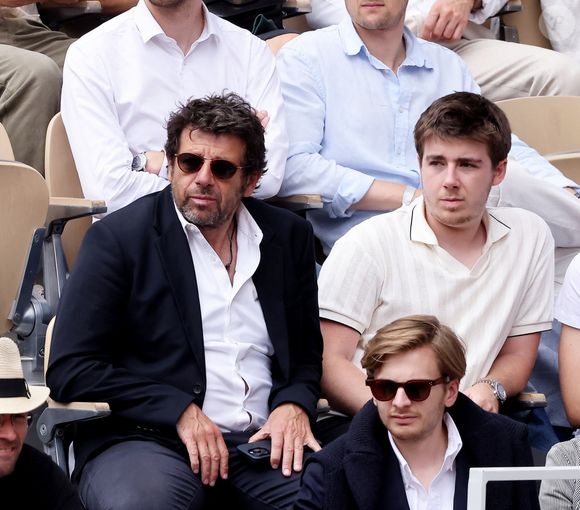 Et d'ajouter : "Merci mon Oscar pour le cadeau que tu es pour moi et pour chaque personne qui a la chance de croiser ta route. Joyeux anniversaire".

Patrick Bruel et ses fils Oscar et Léon dans les tribunes lors des Internationaux de France de Tennis de Roland Garros 2025. Paris, le 1er Juin 2025. © Dominique Jacovides/Bestimage
