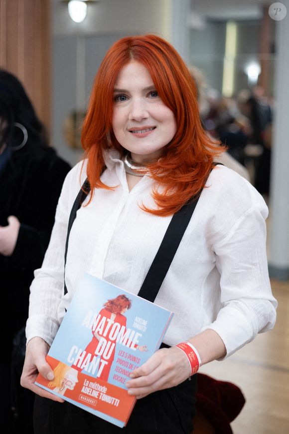 Adeline Toniutti participe au festival du livre 'Des Livres, Des Artistes' à la Maison de la Chimie le 30 novembre 2024 à Paris, France. Photo par Nasser Berzane/ABACAPRESS.COM