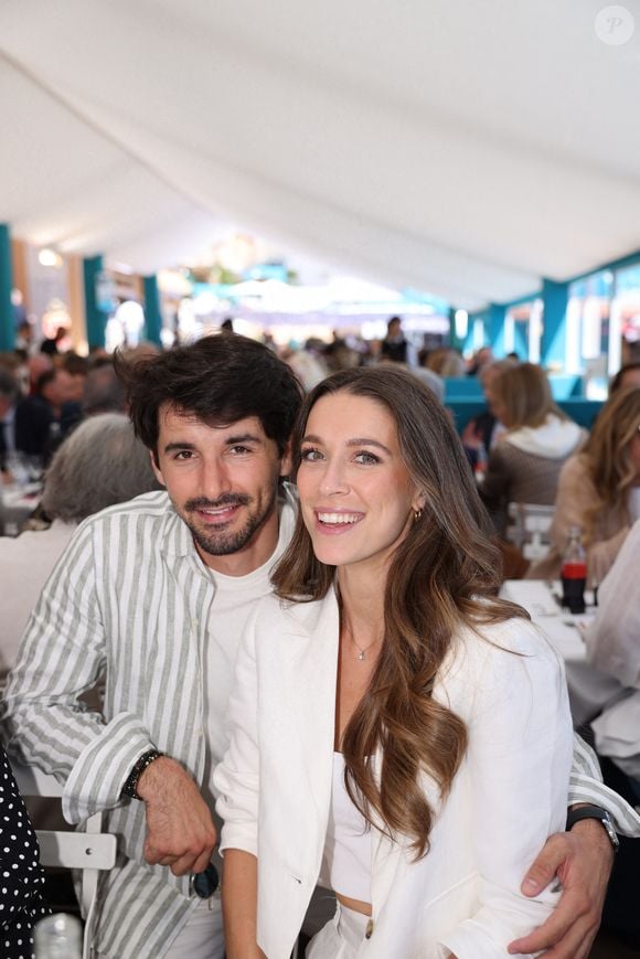 Le secret a aussi été levé sur le nom de cette dernière : Camilla Tolotta-Leclerc.

Lorenzo Leclerc et sa compagne durant la finale homme du tournoi Rolex Monte Carlo Masters 2023 à Roquebrune-Cap-Martin le 16 avril 2023. En s'imposant devant Holger Rune (5-7, 6-2, 7-5), Andrey Rublev a décroché son tout premier Masters 1000. © Claudia Albuquerque/Bestimage