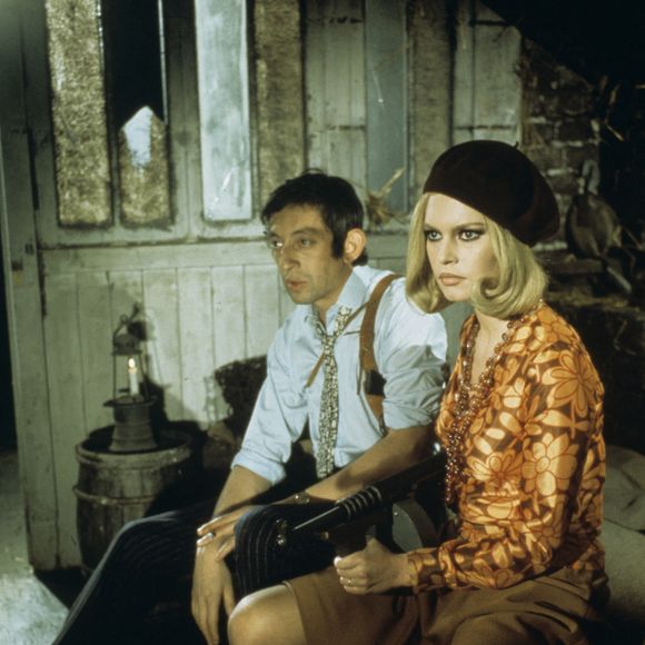 Archives -  En France, à Paris, Serge GAINSBOURG et Brigitte BARDOT, dans une parodie de BONNIE AND CLYDE sur un plateau le 15 novembre 1967.  © Bernard Leguay via Bestimage