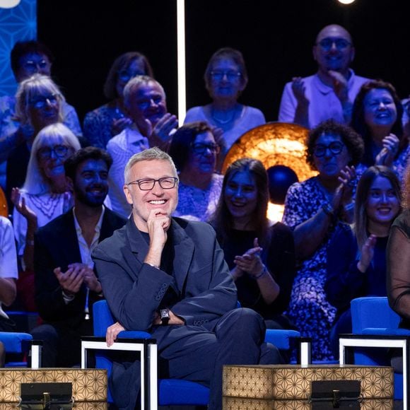 Exclusif - Laurent Ruquier, Arielle Dombasle, Valerie Mairesse lors de l'enregistrement de l'émission "La Boîte à secrets", présentée par F.Bollaert et diffusée le 16 octobre sur France 3, à Paris, France, le 29 septembre 2026. © Cyril Moreau/Bestimage