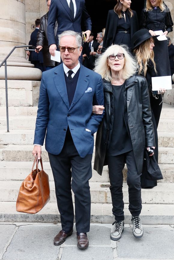 Exclusif - Madison Cox (marie de Pierre Bergé) et Betty Catroux à la sortie de la messe hommage à Doris Brynner dans l'église Saint-Philippe-du-Roule à Paris le 4 juin 2025.

© Christophe Clovis / Bestimage