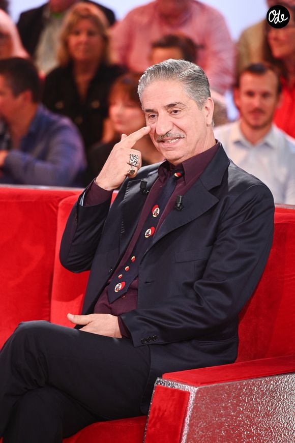 Simon Abkarian lors de l'enregistrement de l'émission Vivement dimanche édition spéciale intitulée 'Général de Gaulle' au studio Rive gauche, présentée par M.Drucker et diffusée le 11 octobre sur France 3, à Paris, France, le 30 septembre 2026. © Guillaume Gaffiot/Bestimage