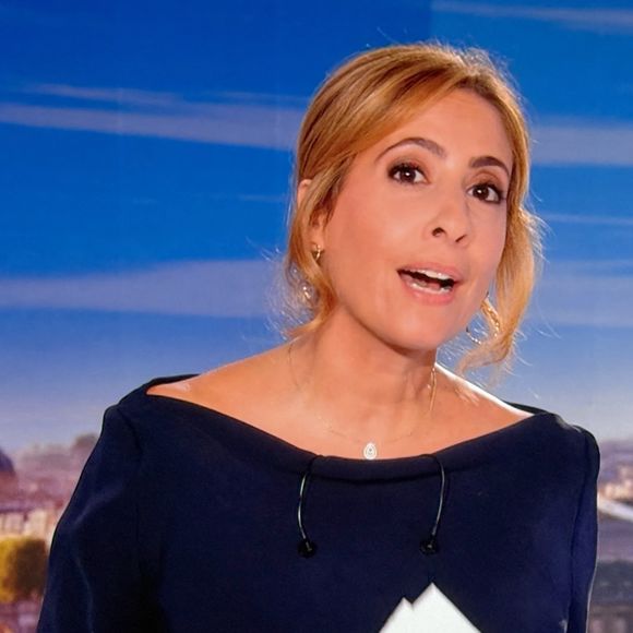 Captures d'écran - Léa Salamé présente son premier journal de 20 heures sur France 2 le 1er septembre 2025.

© Alain Guizard / Bestimage