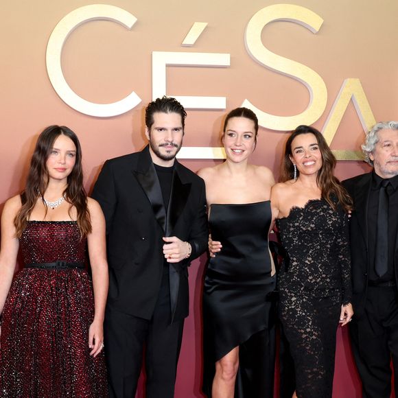 Ils ont aussi posé avec le reste du casting de "L'amour ouf"

Malik Frikah, Mallory Wanecque, François Civil, Adèle Exarchopoulos, Elodie Bouchez, Alain Chabat -  Photocall de la 50ème édition de la cérémonie des César à l'Olympia à Paris, France, le 28 février 2025 © Dominique Jacovides - Olivier Borde / Bestimage