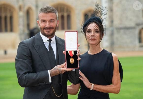 David Beckham, avec son épouse Lady Victoria, est fait chevalier par le roi Charles au château de Windsor, Windsor, Berkshire, Royaume-Uni, le 4 novembre 2025. © Eddie Mulholland/WPA-Pool/Bestimage