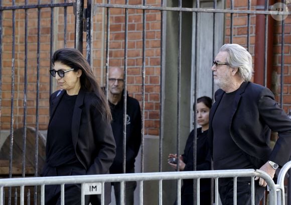 Hoda Roche et son mari Luc Duchêne - Arrivées aux obsèques de N.Farès en l'église Saint-Jean-de-Montmartre à Paris, le 24 avril 2026. N.Farès est décédée le 17 avril 2026 à l'âge de 57 ans, quelques jours après un "incident cardiaque" survenu le 12 avril 2026 dans la piscine du complexe sportif, Blanche (9ème).
© Jacovides / Borde / Bestimage