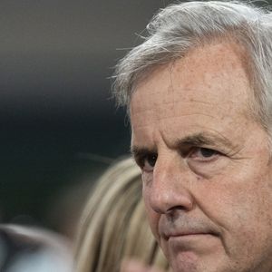 Bernard de La Villardière dans les tribunes lors des Internationaux de France de Tennis de Roland Garros 2025, à Paris, France, le 5 juin 2025. © Jacovides-Moreau/Bestimage