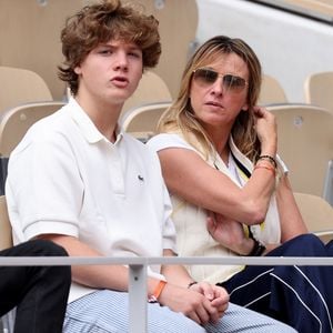 Sarah Poniatowski et son fils Roman Lavoine - Les célébrités dans les tribunes des Internationaux de France de tennis de Roland Garros 2024 à Paris. Le 5 juin 2024. © Jacovides-Moreau/Bestimage