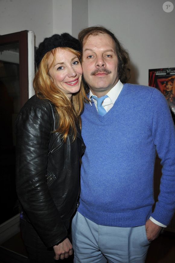 L’actrice raconte qu’il passe surtout son temps à parler courses, repas et organisation de la maison.

Exclusif - Philippe Katerine et Julie Depardieu au concert d'Arielle Dombasle au théâtre du Châtelet. AGENCE / BESTIMAGE