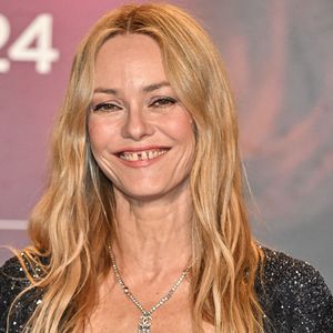À 52 ans, la comédienne et chanteuse va dévoiler "Le retour des beaux jours", son huitième album solo, le 10 octobre prochain.

Vanessa Paradis assiste à la cérémonie d'ouverture du 16e Festival du film Lumière à Lyon, France, le 12 octobre 2024. Photo par Julien Reynaud/APS-Medias/ABACAPRESS.COM