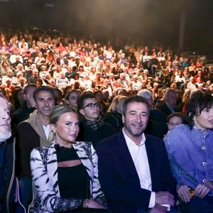 Exclusif - Kelly Vedovelli, Bernard Montiel, Géraldine Maillet et Jean-Michel Maire - Les célèbres personnalités de la télé se sont retrouvés avec bonheur, dans le Sud, à Vallauris Golf-Juan, pour assister à un magnifique show de cabaret. © Jack Tribeca/Bestimage