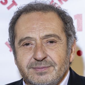 Patrick Timsit au photocall des invités au dîner de gala de l'association "Un rien c'est tout" au musée de l'armée aux Invalides à Paris le 7 mars 2024.
© Cyril Moreau / Bestimage
