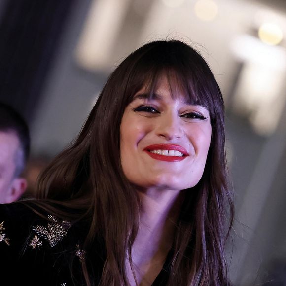 Clara Luciani au photocall de la 24ème édition des "NRJ Music Awards (NMA)" au Palais des Festivals à Cannes le 18 novembre 2022. © Dominique Jacovides / Bestimage
