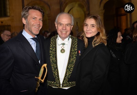 Frédéric Mitterrand entre le prince Emmanuel-Philibert de Savoie et Clotilde Courau lors de la cérémonie d'installation de F.Mitterrand à l'académie des Beaux-Arts à Paris, France, le 6 février 2020 © Veeren/Bestimage