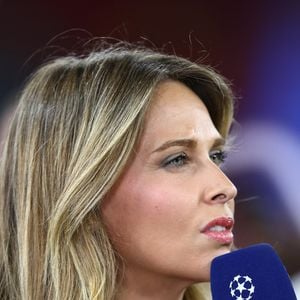 À seulement 18 ans, elle a pu acheter son premier appartement.
Il s'agit d'une légende photo en anglais. En français, elle peut être traduite ainsi :
Ophélie Meunier lors de la finale de la Ligue des champions de l'UEFA 2025-2026 entre le Paris Saint-Germain et Arsenal FC, disputée à la Puskás Aréna de Budapest, en Hongrie.
© Mickael Chavet/ZUMA Press Wire