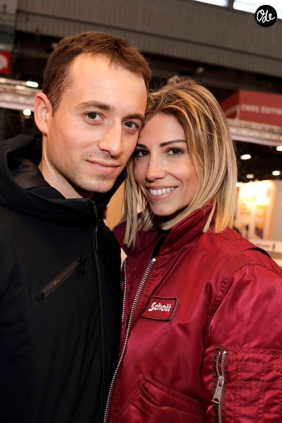Hugo Clément et sa compagne Alexandra Rosenfeld (Miss France 2006) lors du salon du livre de Paris le 16 mars 2019.

© Cédric Perrin/Bestimage