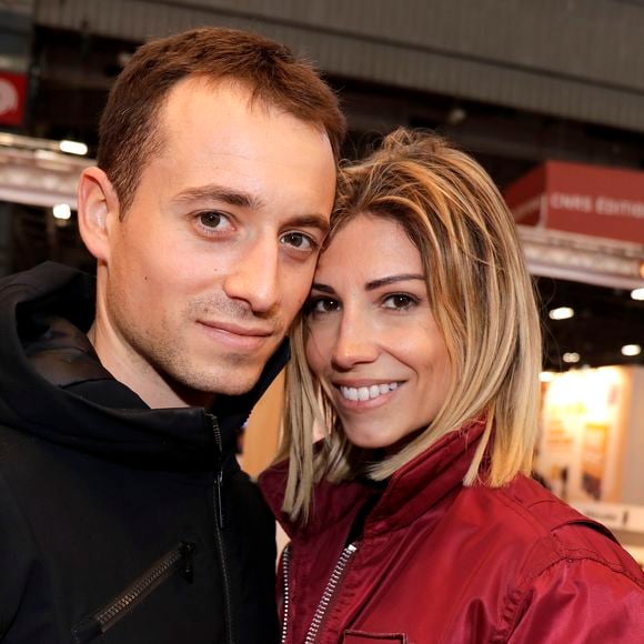 Hugo Clément et sa compagne Alexandra Rosenfeld (Miss France 2006) lors du salon du livre de Paris le 16 mars 2019.

© Cédric Perrin/Bestimage
