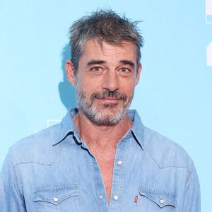 Thierry Neuvic a choisi de vivre en Corse lorsqu'il n'est pas retenu à Paris par son travail.

Thierry Neuvic au photocall de la mini-série "Infiltré(e)" lors de la 25ème édition du Festival de la fiction de la Rochelle.

© Denis Guignebourg/BestImage
