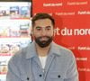 Le chanteur raconte sa rencontre avec Fidji lors du mariage de son grand frère à Villeneuve-sur-Lot.

Le chanteur Kendji Girac en séance de dédicaces pour son autobiographie Mi vida à la Librairie du Furet du Nord à Lille, France, le 1er octobre 2025. © Stephane Vansteenkiste/Bestimage