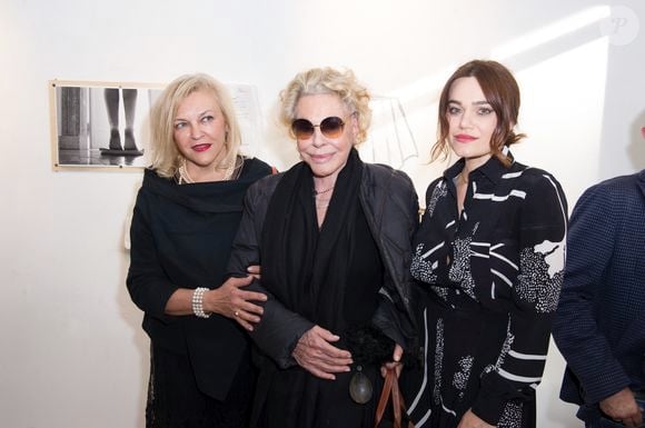 Silvia Agliotti, Ornella Vanoni, Romina Carrisi-Power lors du vernissage de l'exposition "Romina Carrisi Power JR Exhibition" à Milan, le 3 mai 2017.
