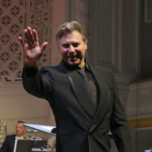 Les fans de Roberto Alagna ont crié au scandale.

Roberto Alagna remercie le public lors de son Concert avec l'Orchestre Colonne à la Salle Gaveau à Paris, le 11 Janvier 2024.

© Bertrand Rindoff / Bestimage