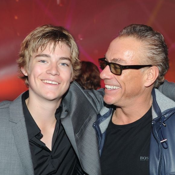 Info - Nicholas Van Varenberg, le plus jeune fils de l'acteur Jean-Claude Van Damme, a été arrêté par la police après avoir menacé son colocataire avec un couteau - Jean Claude Van Damme et son fils Nicholas - Radio FG fete ses 20 ans au Grand Palais a Paris le 5 Avril 2012.