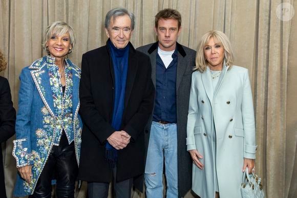 Hélène et Bernard Arnault, Jonathan Anderson (J.W. Anderson) et Brigitte Macron - Greeting au défilé Dior "Collection Haute Couture Printemps/Eté 2026" lors de la Fashion Week de Paris (PFW), au musée Rodin, à Paris, France, le 26 janvier 2026. © Olivier Borde/Bestimage