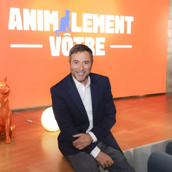 Bernard Montiel revient sur France 3 avec un programme inédit intitulé "Animalement vôtre".

Exclusif - Bernard Montiel, lors de la présentation de l'équipe et du plateau de la nouvelle émission "Animalement Vôtre"

© Jack Tribeca/Bestimage