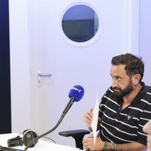 L'animateur a annoncé l'absence de sa chroniqueuse.

Exclusif - Cyril Hanouna et Valérie Benaim - C.Hanouna avec ses chroniqueurs G.Maillet, E.Naulleau, G.Le Bret, V.Benaim, R.Aabou, et les invités du jour, P.Praud, M.Vallet, E.Zemmour et M.Valls, aux commandes de l’émission "On Marche Sur La Tête"  diffusée en direct sur les ondes de radio Europe 1, à Paris, France, le 17 juin 2024. © Jack Tribeca/Bestimage